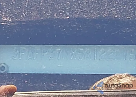 2005 Ford Focus Zx5 z USA, uszkodzony, nr VIN 3FAFP37NX5R122015